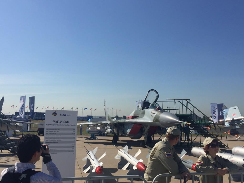 ماكس 2015 في موسكو يشرع أبوابه لأحدث الصناعات في مجال الطيران المقاتل CNPNpAaWsAAHNX-