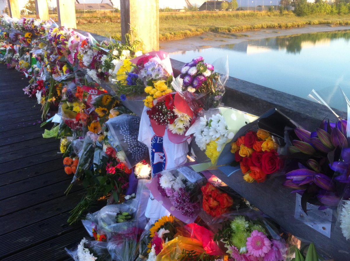 #Shoreham air disaster: Online fund has been setup for donations 
justgiving.com/sussexgiving.  It's already at £6200