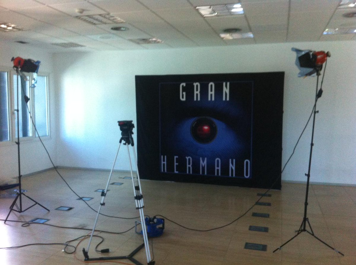 ghoficial's tweet photo. Última semana de #castingGH16. Ya tenemos listo el set donde grabaremos la entrevista final de los candidatos. http://t.co/2UYgRQZVv8