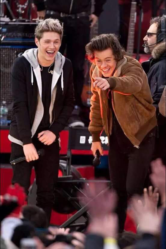 wiyooooo's tweet photo. Me to people who said One Direction where splitting up. #OneDirectionIsBreakingUpParty http://t.co/jvYYksixKu