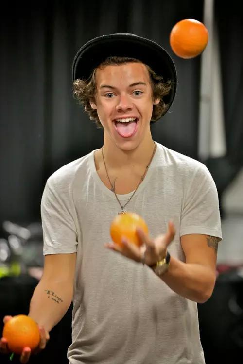 iperfdirection's tweet photo. Profilim çoklu fotoğrafla dolu rt #MTVHottest One Direction http://t.co/MEBGcsqZg1