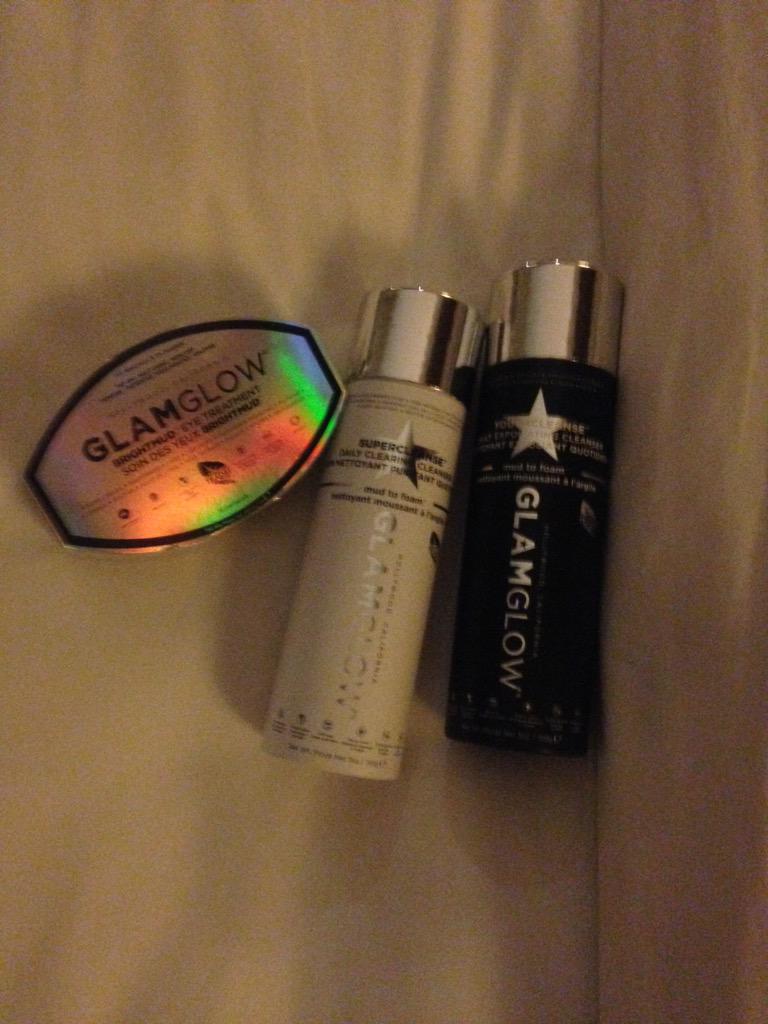 GrantBecci's tweet photo. Essentials! #SuperMud #Miracle #RadiantSkin #PowerMud 🙌🏼 @GLAMGLOW_UK @GlamGlowMud http://t.co/kxHEyqdn8b