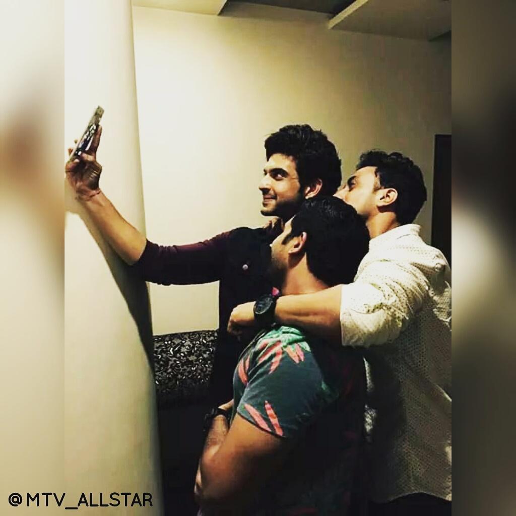 MTV_ALLSTAR's tweet photo. cuties 💋 http://t.co/HcKQkEtX17