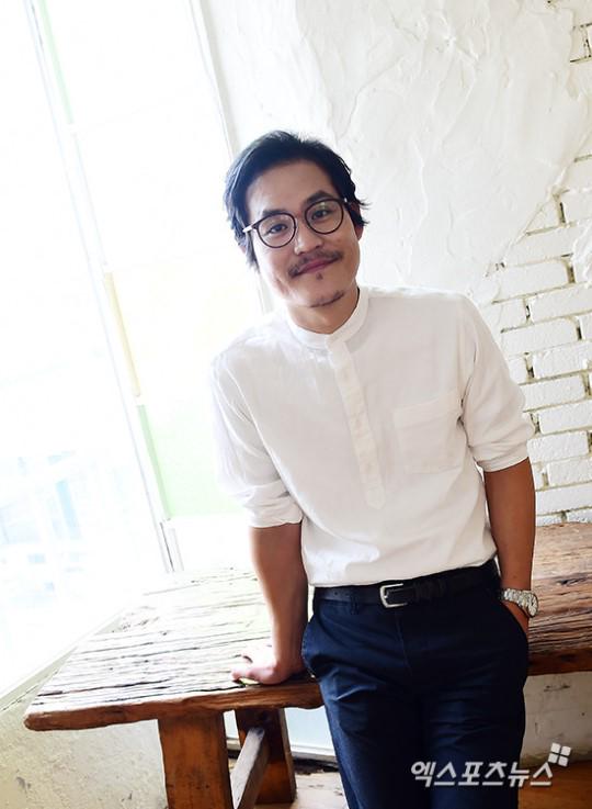 영화 #퇴마무녀굴 에서 퇴마사이자 정신과의사인 진명 역할을 통해 냉철한 이미지로 변신한 배우 #김성균 의 인터뷰가 궁금하신가요~? 지금 바로...
