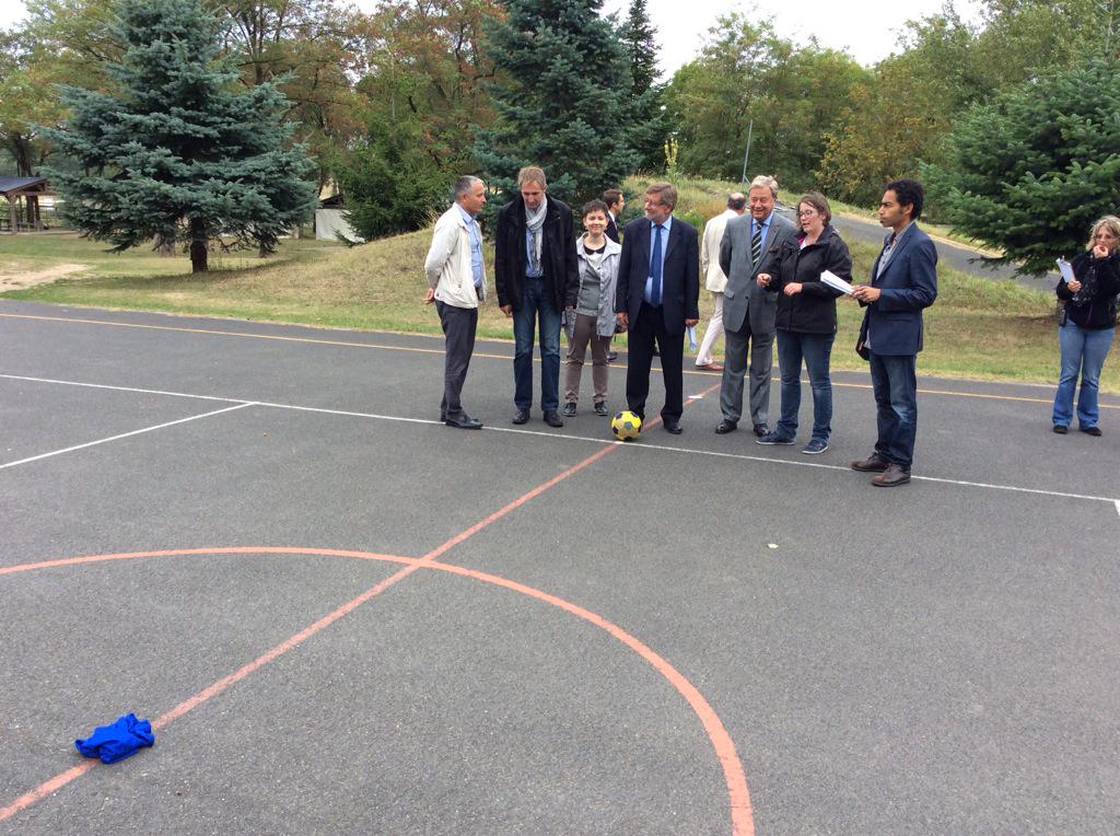 Prefet49's tweet photo. Visite d'un accueil collectif de mineurs par le préfet à #Saumur #InstantColo http://t.co/bak9cQutGA