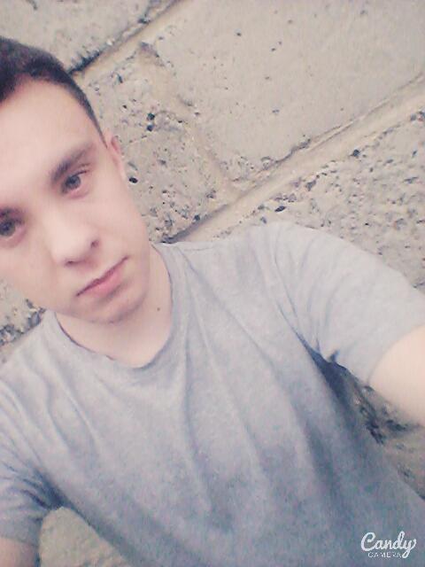 patrykpepe98765's tweet photo. #selfie #selfielike #photo #foto #man #boy #boylike #me http://t.co/y58jS7ZBGk