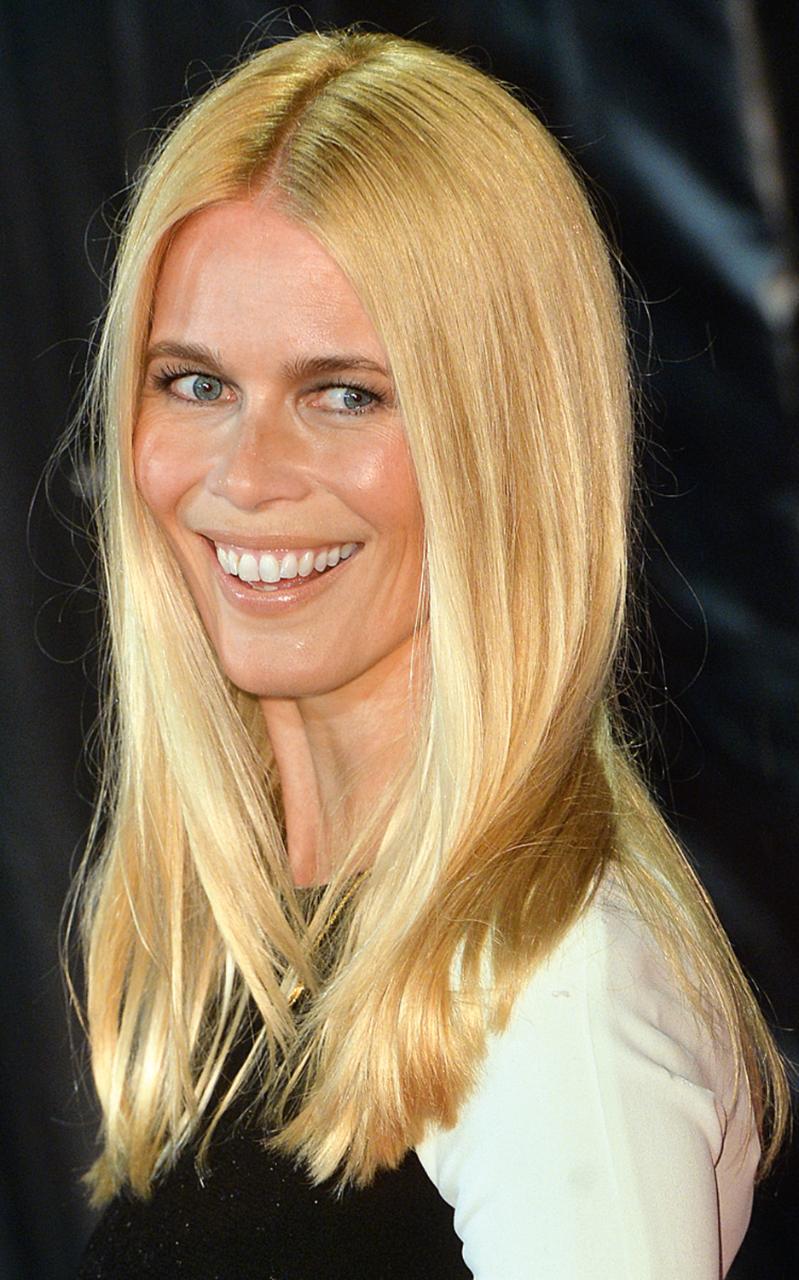 WIshing a happy 45th birthday to Claudia Schiffer! Here\s what she packs in her beauty kit
 