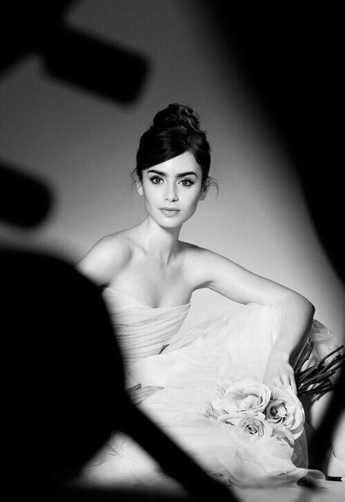 DamnGorgeousx's tweet photo. Lily Collins is indescribable http://t.co/Jxq67ztDl6