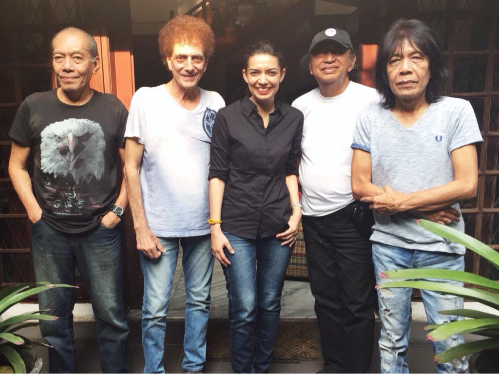 NajwaShihab's tweet photo. \•/ besok gantian ke @MataNajwa RT @GodBlessRocks: Mendapat kunjungan spesial dari Najwa di sela kegiatan siang ini  http://t.co/gPz0qQJBVL
