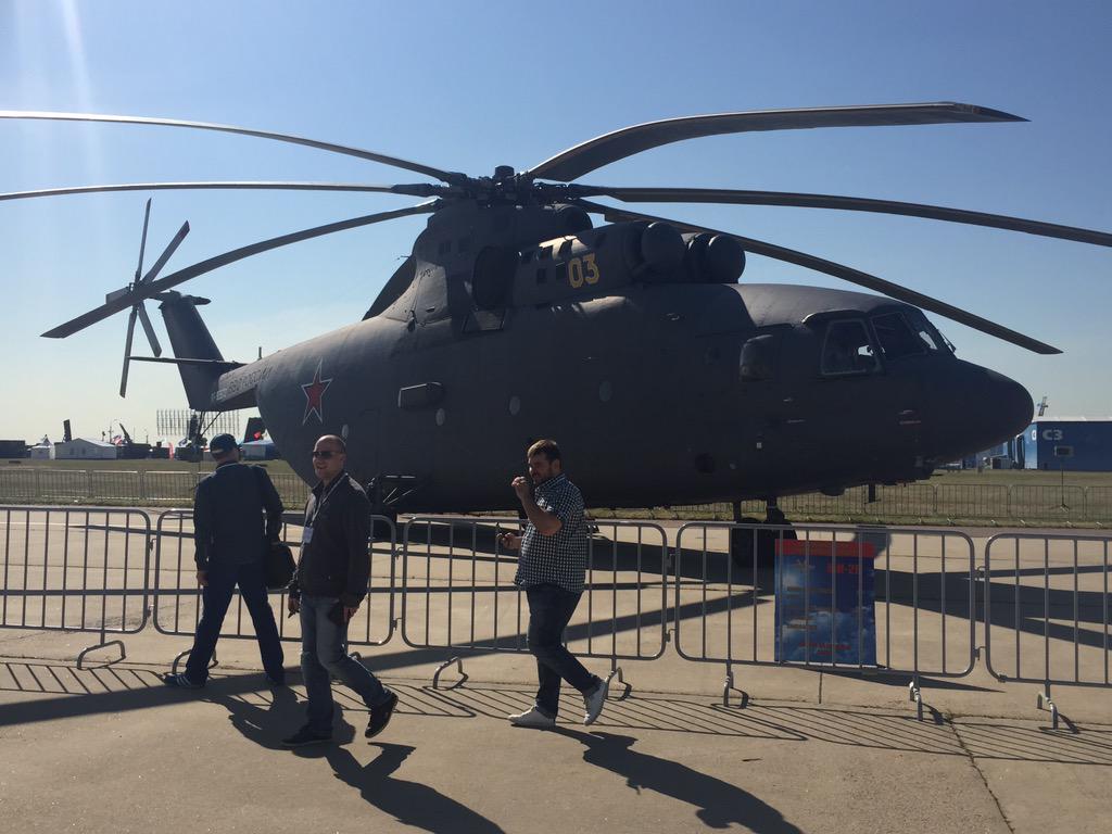 ماكس 2015 في موسكو يشرع أبوابه لأحدث الصناعات في مجال الطيران المقاتل CNPv7qyWEAAqXre