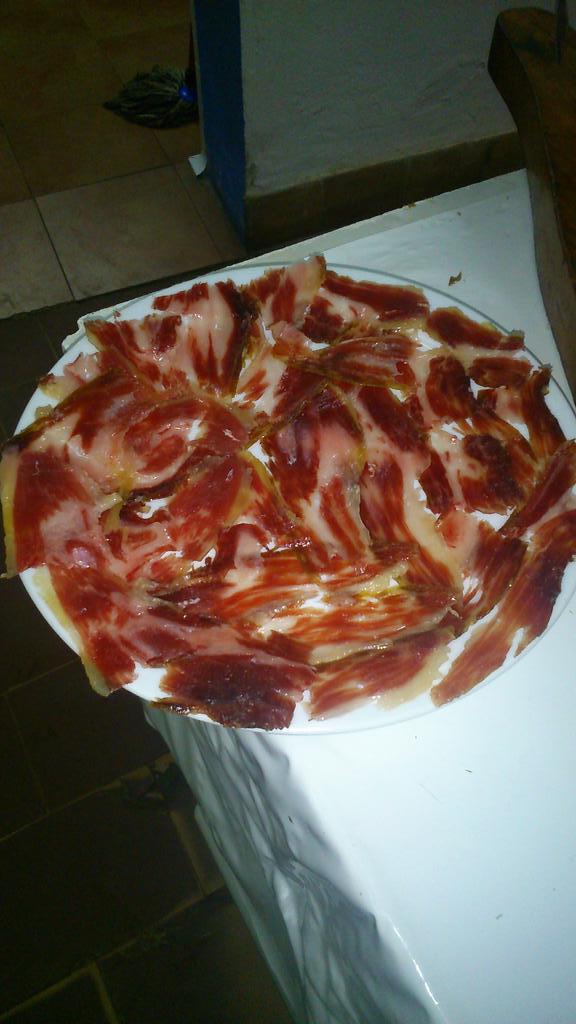 mesonlabrasa's tweet photo. ¿Comer gratis en @mesonlabrasa? En breve más información. Estad atentos!! http://t.co/PtiQPrkQa9