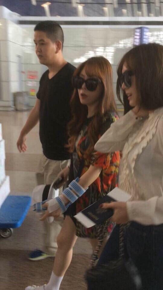 JJUNGBR's tweet photo. [PREVIEW] 150825 Jessica no aeroporto de Shanghai http://t.co/fYjd2ZAiEP