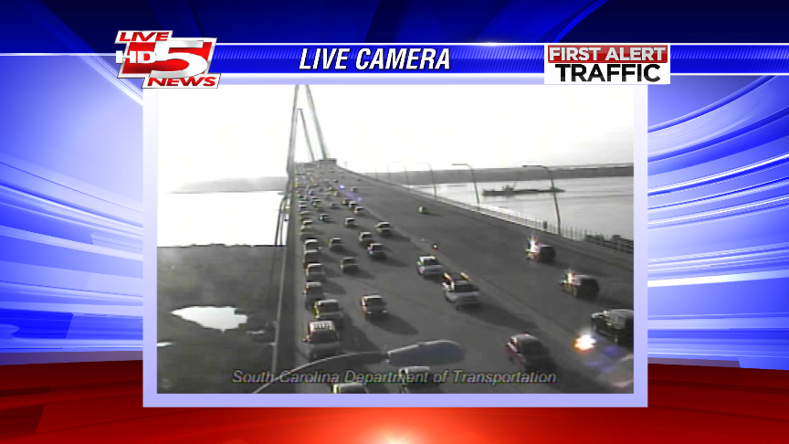 Live5Traffic's tweet image. Car Crash on the Arthur Ravenel Bridge, traffic is starting to CRAWL! AND, 2 Lanes are BLOCKED! Use Caution. #chstrfc