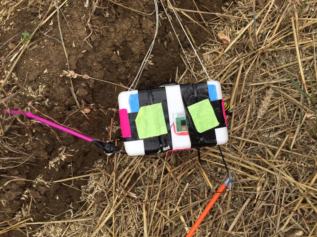 jonathanfurness's tweet image. Payload retrieved! #teamnimbus #skycademy @jrobinson_uk @daveake  @Raspberry_Pi @IvyChimneys