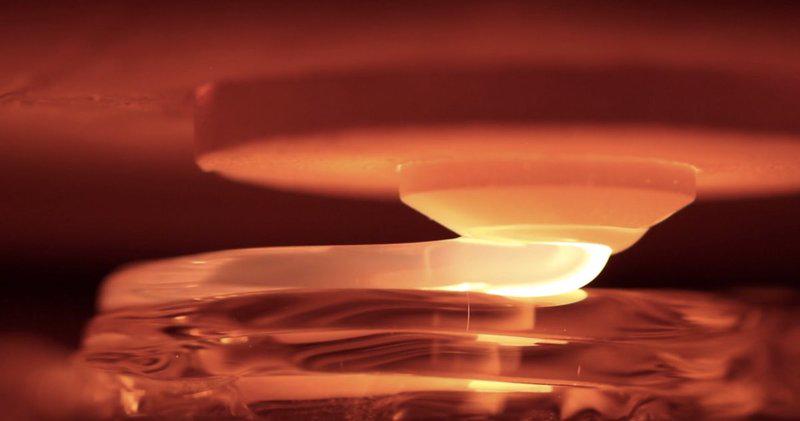 JBILLINGSLEA1's tweet photo. MIT figured out how to 3D print using glass instead of plastic via @engadget http://t.co/hksfc3Sw4X http://t.co/I3sHFoTBEH