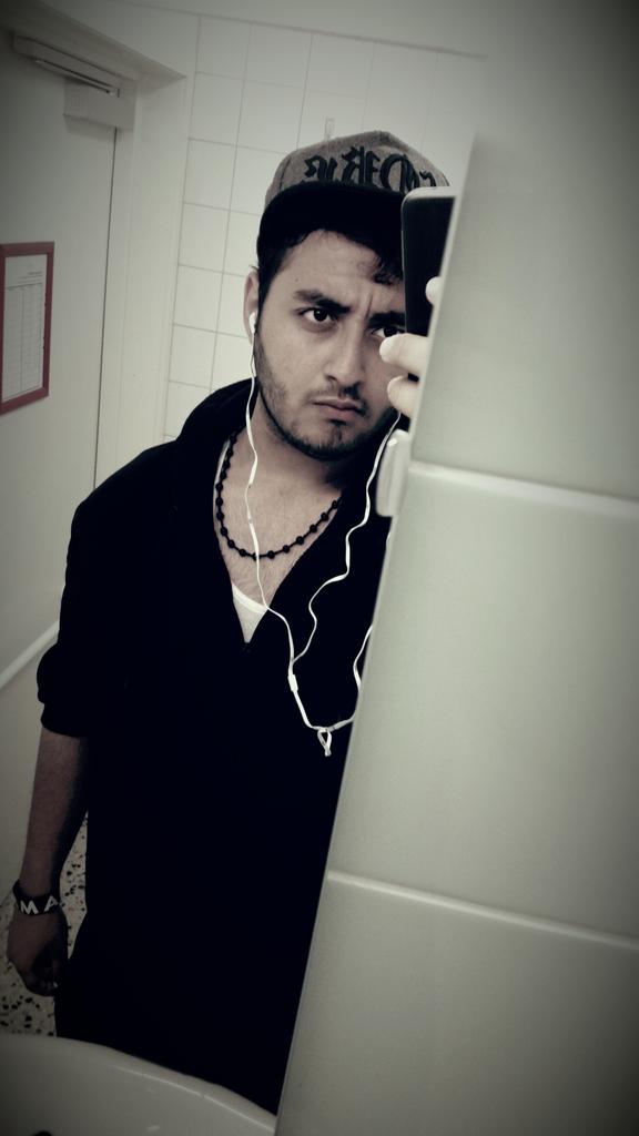 whitesmok1996's tweet image. 