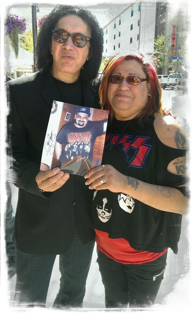  Happy Birthday Mr. Gene Simmons! When u come back 2 Kansas look me up. Ur the sweetest guy ever! KISS 