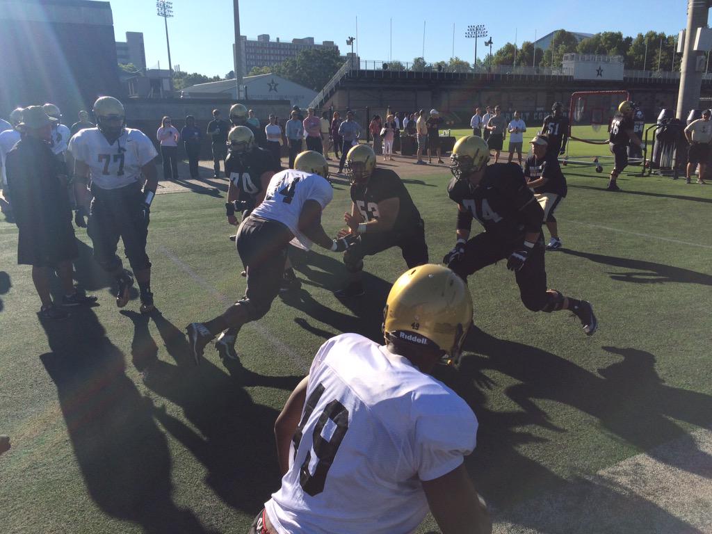 VandyFootball's tweet image. OL vs DL - with staff &amp;amp; faculty looking on.