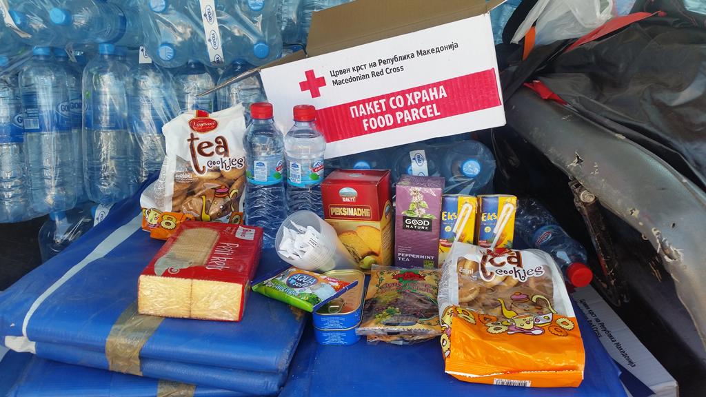 #FYRoM: between 22 &amp; 24 Aug, #RedCros teams distributed 2.8k food parcels to people in transit. #ProtectHumanity