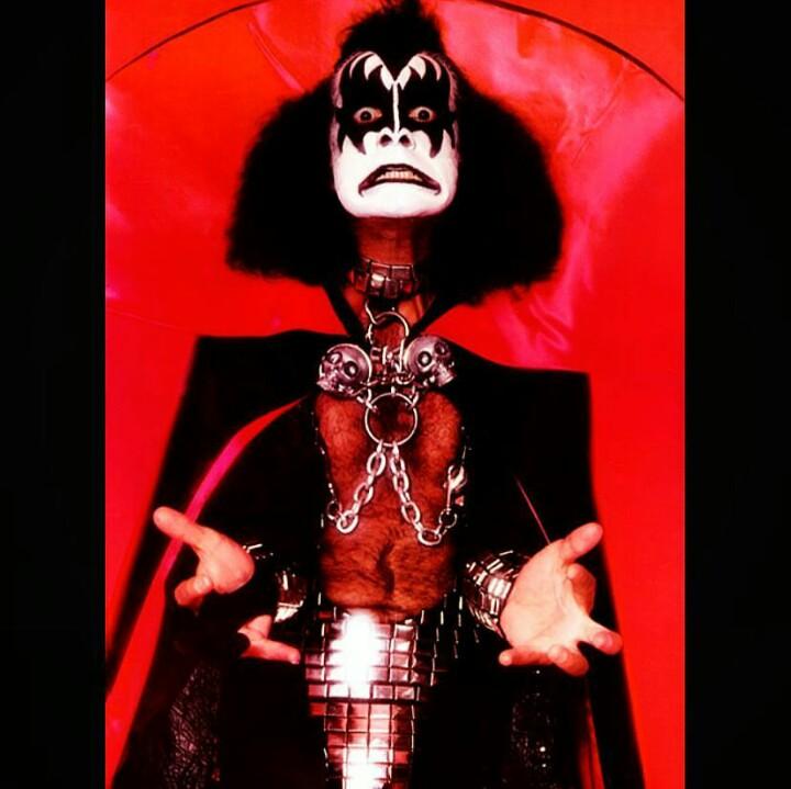 Happy birthday Mr. Gene simmons!!! You are the best!!! 