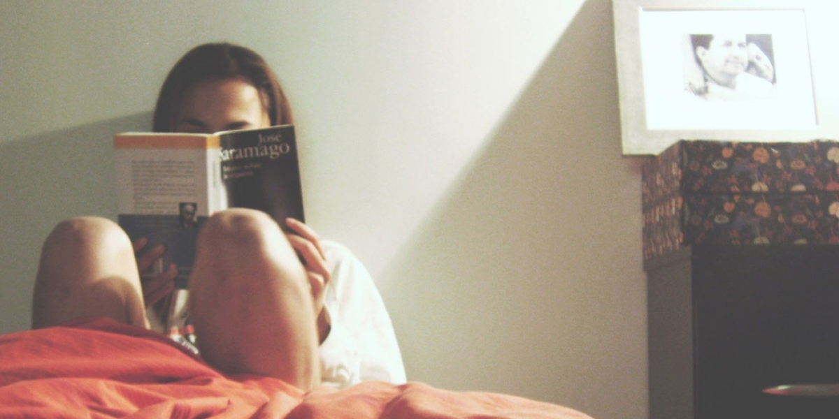 goodreads's tweet photo. The Surprising Benefits of Reading Before Bed http://t.co/XSwJ3G7bJh http://t.co/qUfTyUEKF1