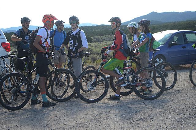 Practices started earlier this month for its first #Taos Area High School Mountain Bike Team.
bit.ly/1JwFQ8w