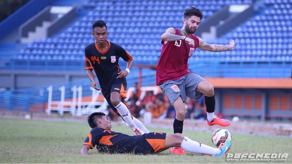 "<a href="/PusamaniaID/">PusamaniaBorneo</a>: PBFC Gilas Nahusam Academy 12-0 di Std. Segiri Samarinda. Selasa, 25 Agt 2015. fb.me/pbfcsamarinda "