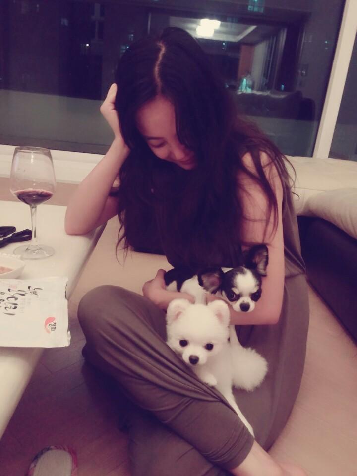 koeuna88's tweet photo. 이쁜내새끼들과하루를정리하는중...♥ㅎ http://t.co/xlwJJI4pto