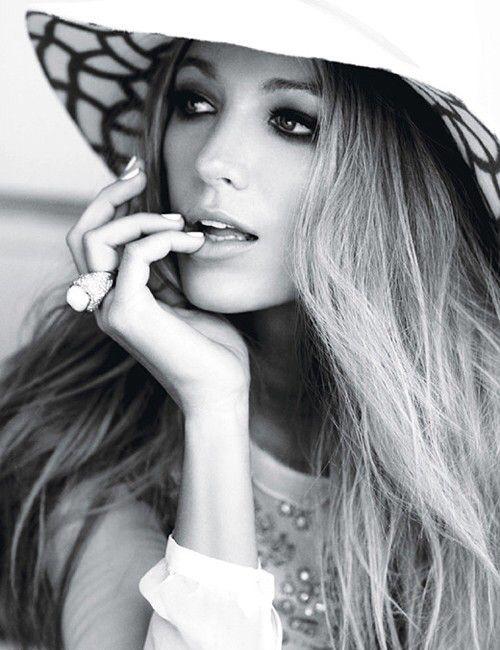 Happy birthday to the most beautiful creature to ever walk this earth!   Blake lively will always be my goals 