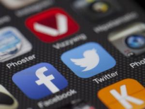 NHS England hits Twitter for service review bit.ly/1KhtvWz