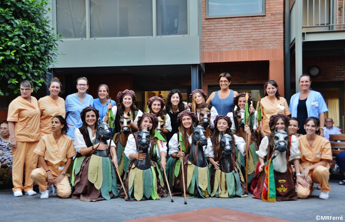 Avui fantàstica visita del Ball de les Cotonines a la Residència. <a href="/fmvilafranca/">Festa Major de Vilafranca</a> Moltes gràcies per la vostra visita !