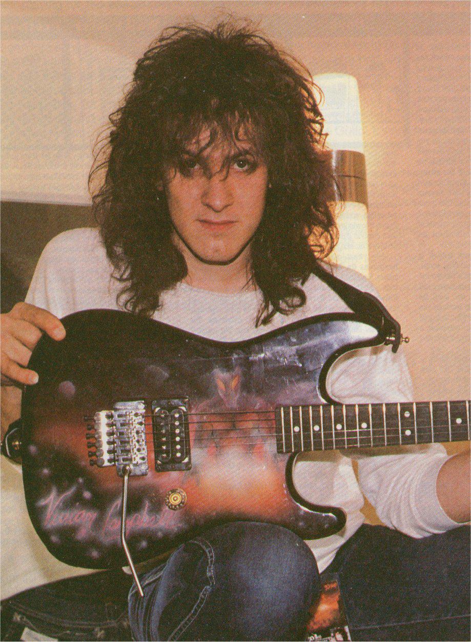 Happy Birthday to guitarist Vivian Campbell!
 