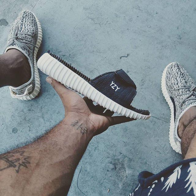 Twitter \ Sneaker Shouts™ على تويتر: "Custom Adidas Yeezy Slides Would you rock these? http://t.co/GnWGWOC0Cm"