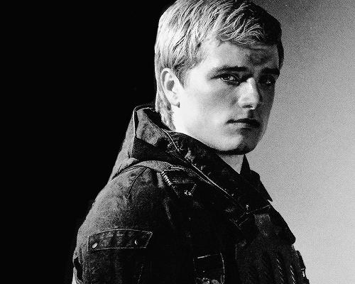 vanesap7_bts's tweet photo. Peeta Mellark #FallenSnow #MockingjayPart2 http://t.co/he2Gp50cgk