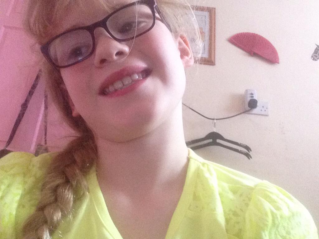 laragillingham's tweet photo. What's happening #eatingtunapasta 
#lolololololololol http://t.co/kIw0xk6c67