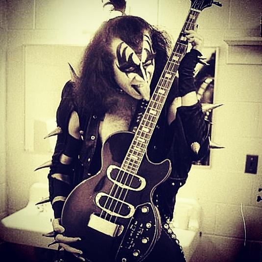 Happy Birthday Gene Simmons, my demon , my God Of Thuder    