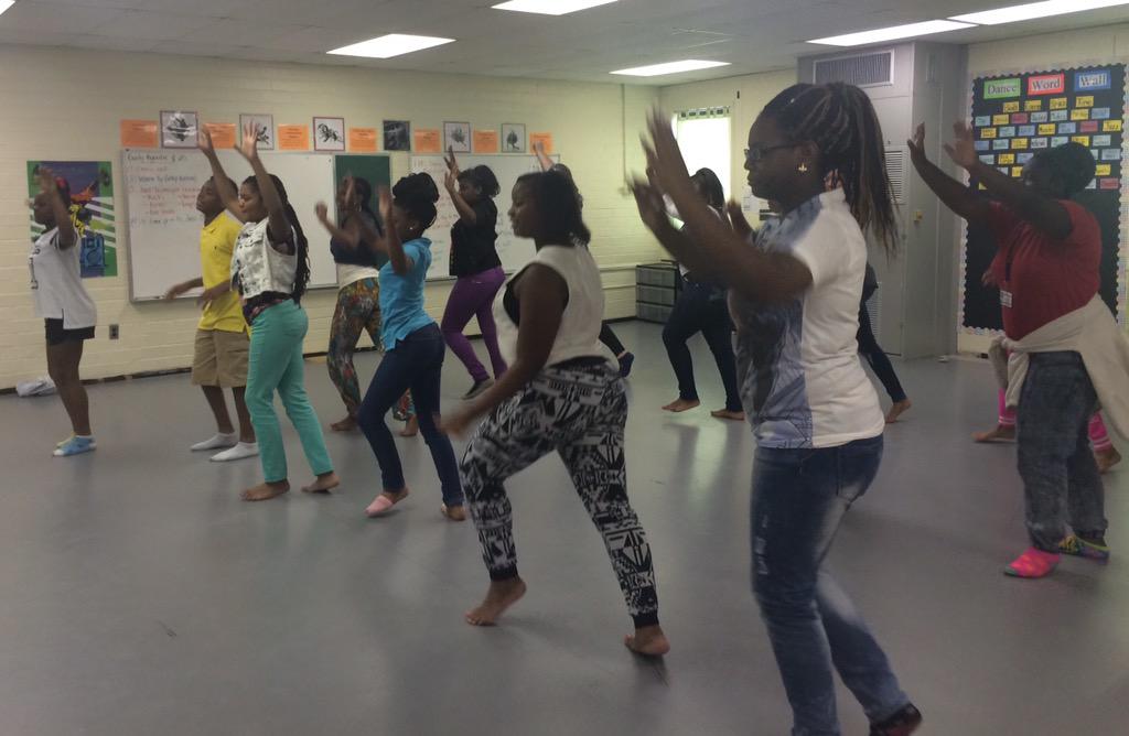 FMSDanceSC's tweet image. Gettin our JAZZ on!! #FMSGriffins #jazztechnique @FairfieldMiddle