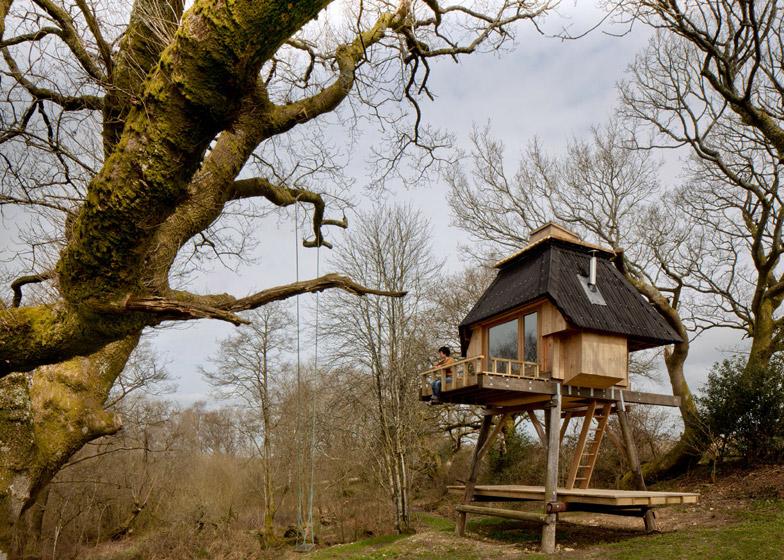 dezeen's tweet photo. This tiny timber cabin stands on stilts in a wood in Dorset, England:  http://t.co/Xu7we6htVF http://t.co/JA0OHWKwb2