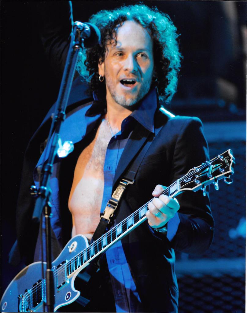 Happy birthday to Vivian Campbell! I liked him best with Dio! 