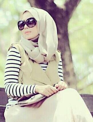 أتسمع أنغام حروفي
تُنادي لك بصوت لا يسمعهُ احد
لإنهم يظنون ان الحروف لا تنطق
فأسمع أجرآس قلبي بين سطور