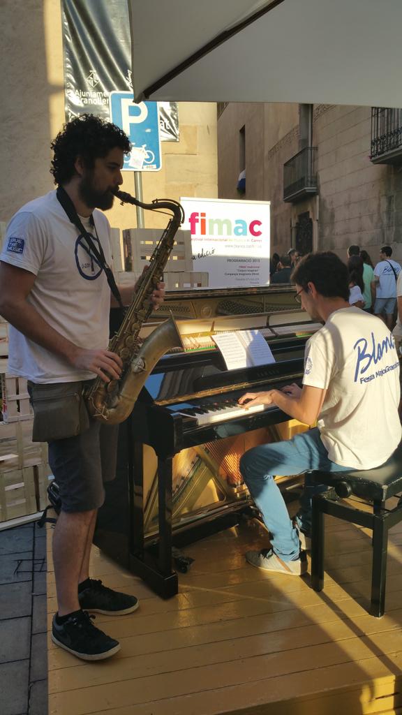 fimacgranollers's tweet photo. L'actuació més jazzísticament fraternal, el duo Vidal-Vidal. #FIMAC2015 #Blancs2015 #FMBiB http://t.co/nnyiT7jpmS
