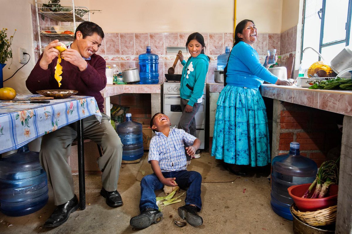 unicefenespanol's tweet photo. ¿Cómo varía el uso del agua en 7 países? Descúbrelo en esta increíble serie de fotos http://t.co/8dpyZxRDYS #ElAguaEs http://t.co/Qurqsrmdi1