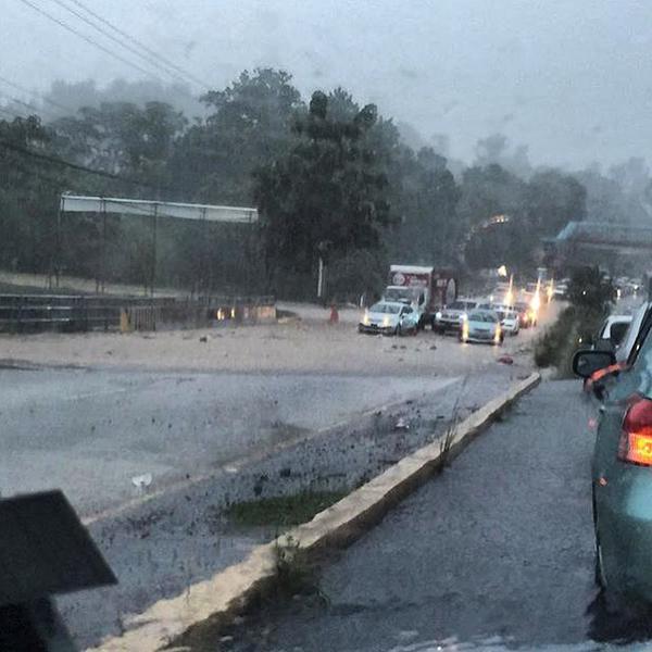 PanamaAmerica's tweet photo. Reportan inundaciones en el área de Las Cumbres. Foto/@TraficoCPanama http://t.co/h7lfMl3GPE