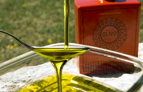 HojadelOlivo's tweet photo. Beneficios saludables tras tomar una cucharada de #AceitedeOliva #VirgenExtra en ayunas.http://t.co/A28XTc1o7t #salud http://t.co/cIv8JmvWWT