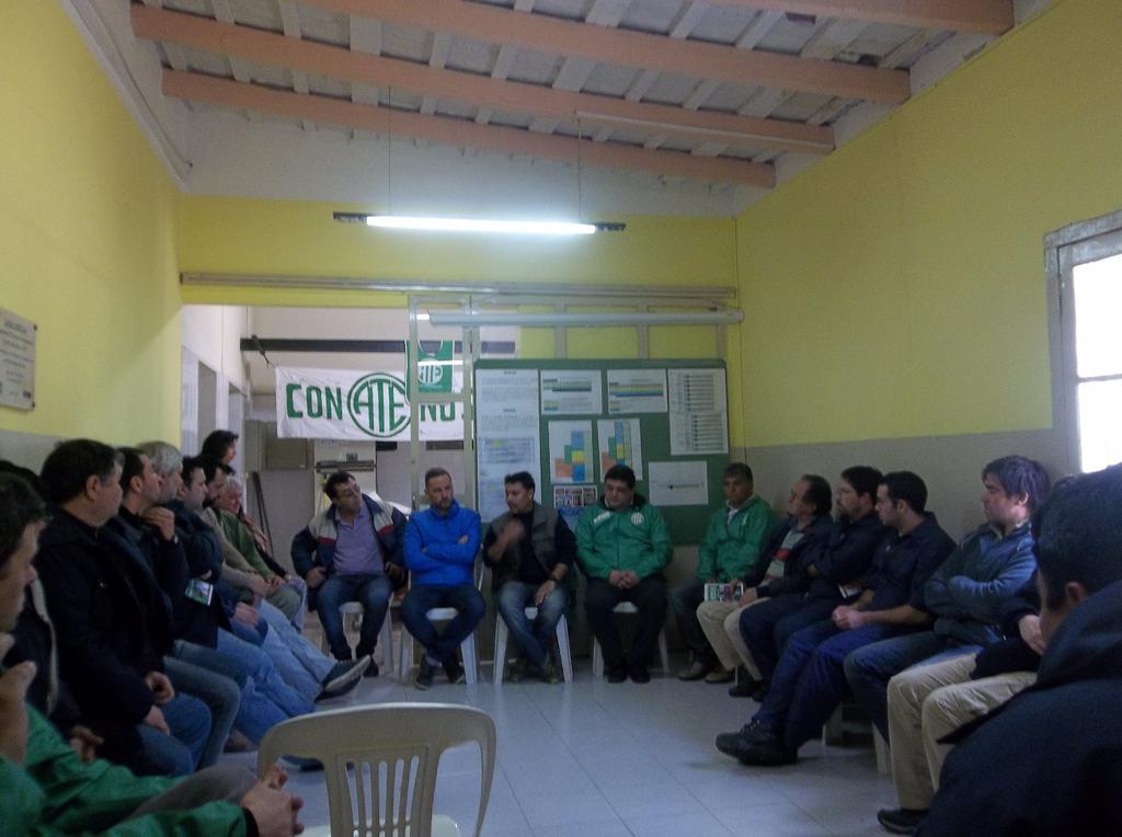 federgiuliani's tweet photo. Estuvimos de asamblea en la Base Aérea con Trabajadores Civiles llevando las propuestas de la Verde. @ateriocuarto http://t.co/Tj9slIbCnj