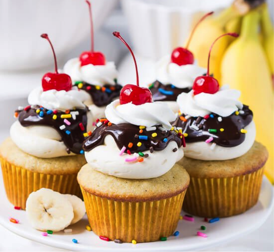 ChicTweak's tweet image. Celebrating #NationalBananaSplitDay w| a recipe for banana split CUPCAKES! Enjoy! blog.chictweak.com/2015/08/25/ban…