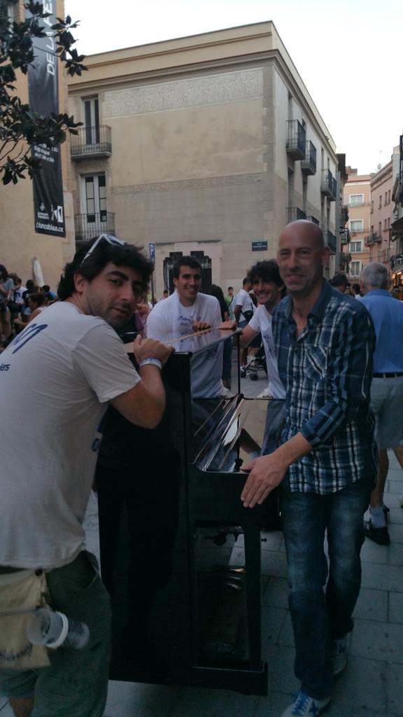fimacgranollers's tweet photo. Últim moment de FIMAC interactua.. el desmuntatge! Moltes gràcies a l'artesà del piano! #FIMAC2015 #Blancs2015 #FMBiB http://t.co/tGP6LC24fD