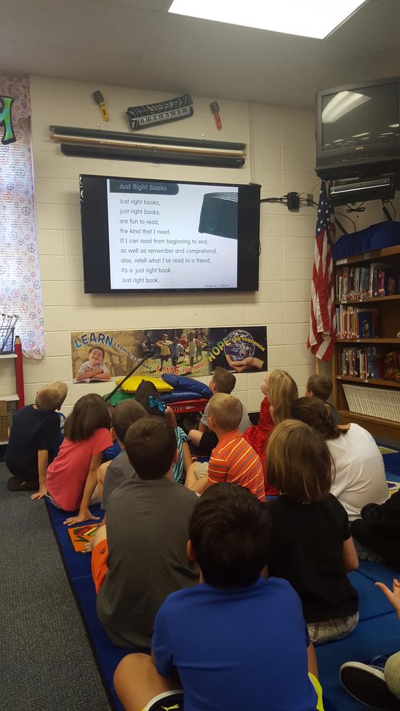 MCLibraryLayman's tweet photo. Trying to find those Just Right Books. Everybody sing along! Yes, we are singing in the library!#goodfitbook http://t.co/bSYLjsLc92