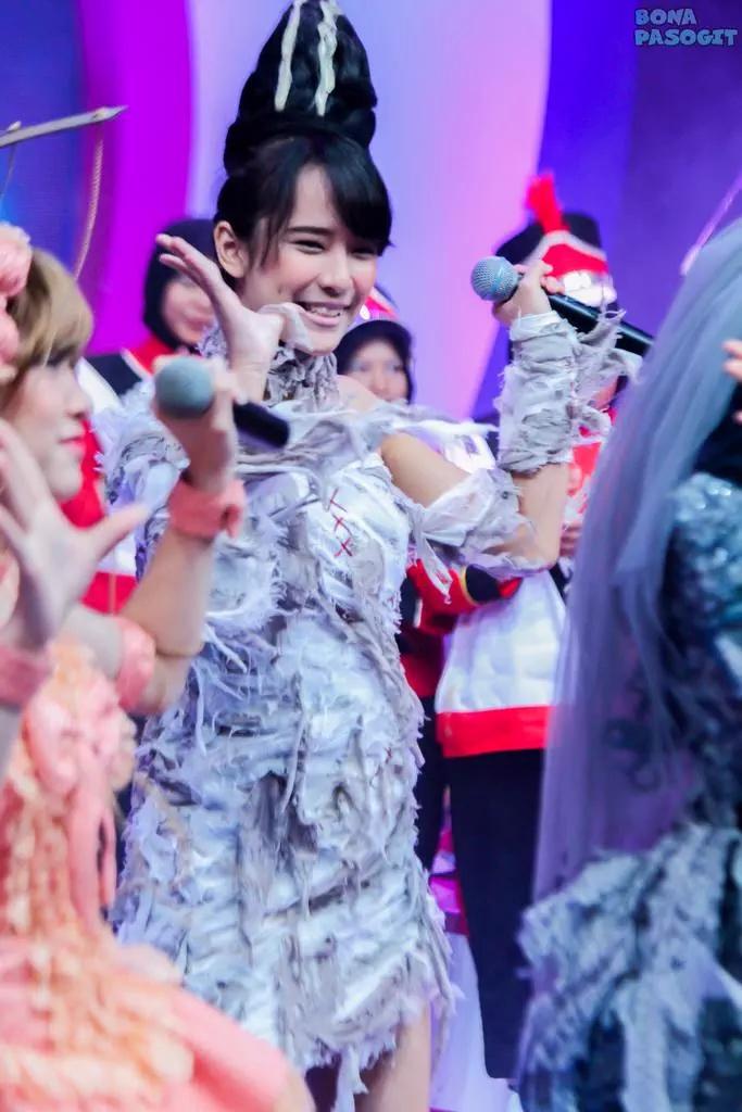 <a href="/bebyJKT48/">.</a> [Beby Chaesara] 
<a href="/Beby_JiDOL/">Beby Chaesara</a> <a href="/QueenDanceJKT48/">Queen Dancing Beby</a> @bebyyersSBY <a href="/BebyOshi_INA/">Beby Oshi INDONESIA</a> <a href="/NgidolBeby/">ABCHSR</a> <a href="/BebyOshi/">Paguyuban Mba - Mba bchsr_</a>