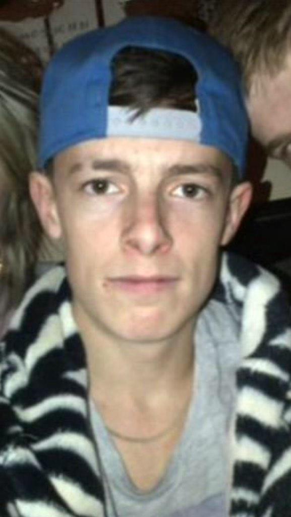 BarrowCuntWatch's tweet photo. Check out this absolute #cunt http://t.co/lHdJwwMxQG